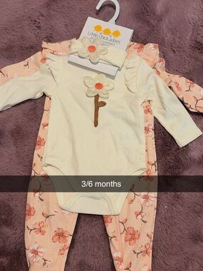 Little Chickadees Floral 2-Piece Baby Outfit in Cream & Peach